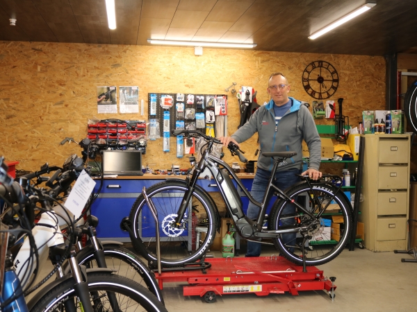À Saint-Romain-le-Puy, L’Atelier du Vélo Électrique continue à grandir
