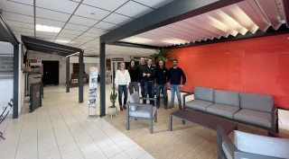 Une pergola bioclimatique en projet ? La Boutique du Store vous offre l’éclairage led !