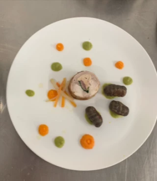Recette : Râble de lapin farci, duo de purée et lentilles en gnocchi