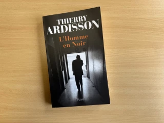 Quand Thierry Ardisson raconte « L’Homme en noir »