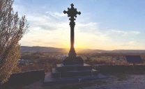 Mystère, histoire, culture et vue panoramique au Prieuré de Montverdun